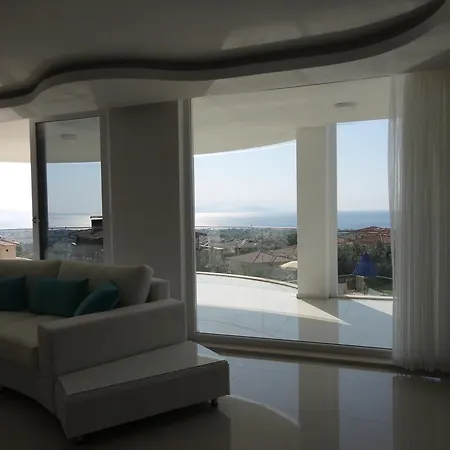 Yalcin Kuşadası